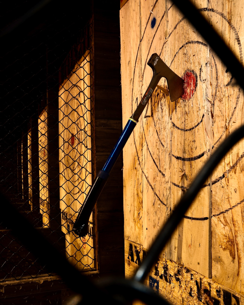 Axe throwing Raging Bull